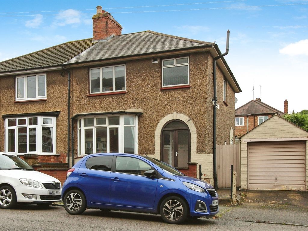 3 bed semidetached house for sale in Trafalgar Road, Kettering NN16, £