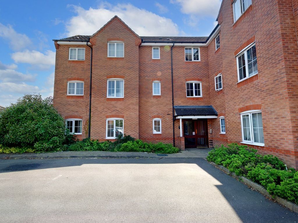 2 bed flat for sale in Mill Street, Darlaston, Wednesbury WS10, £68,000
