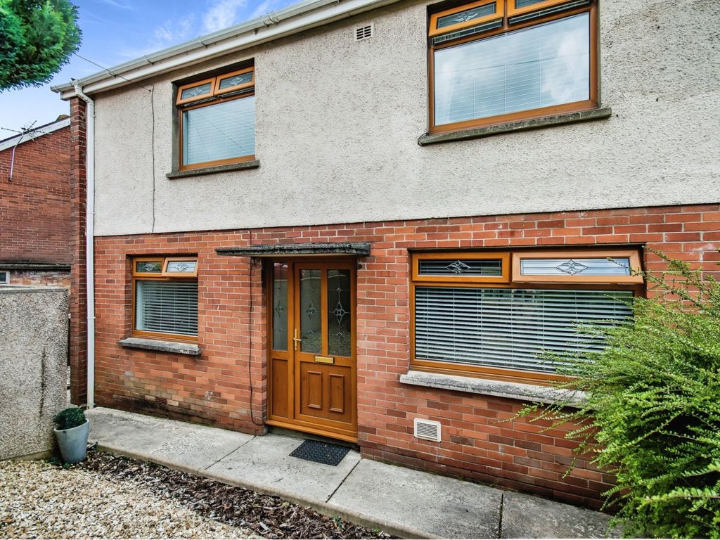 3 bed semidetached house for sale in Gorsfach, Llanelli SA14, £190,000