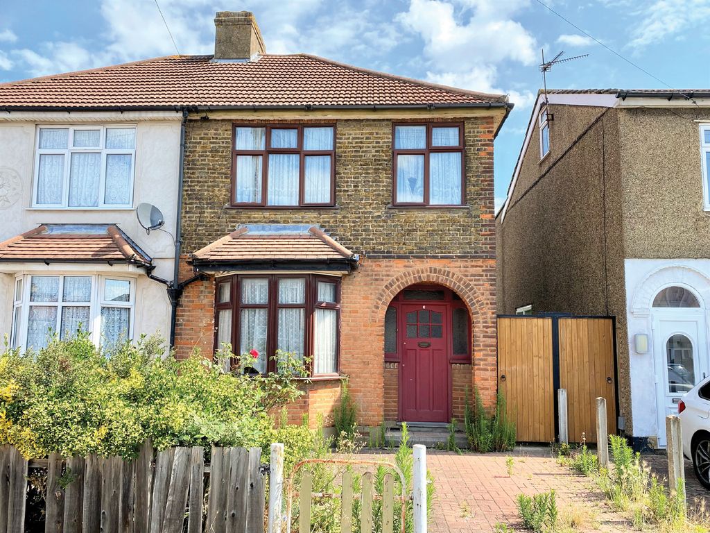3 bed terraced house for sale in Stanley Road South, Rainham RM13, £