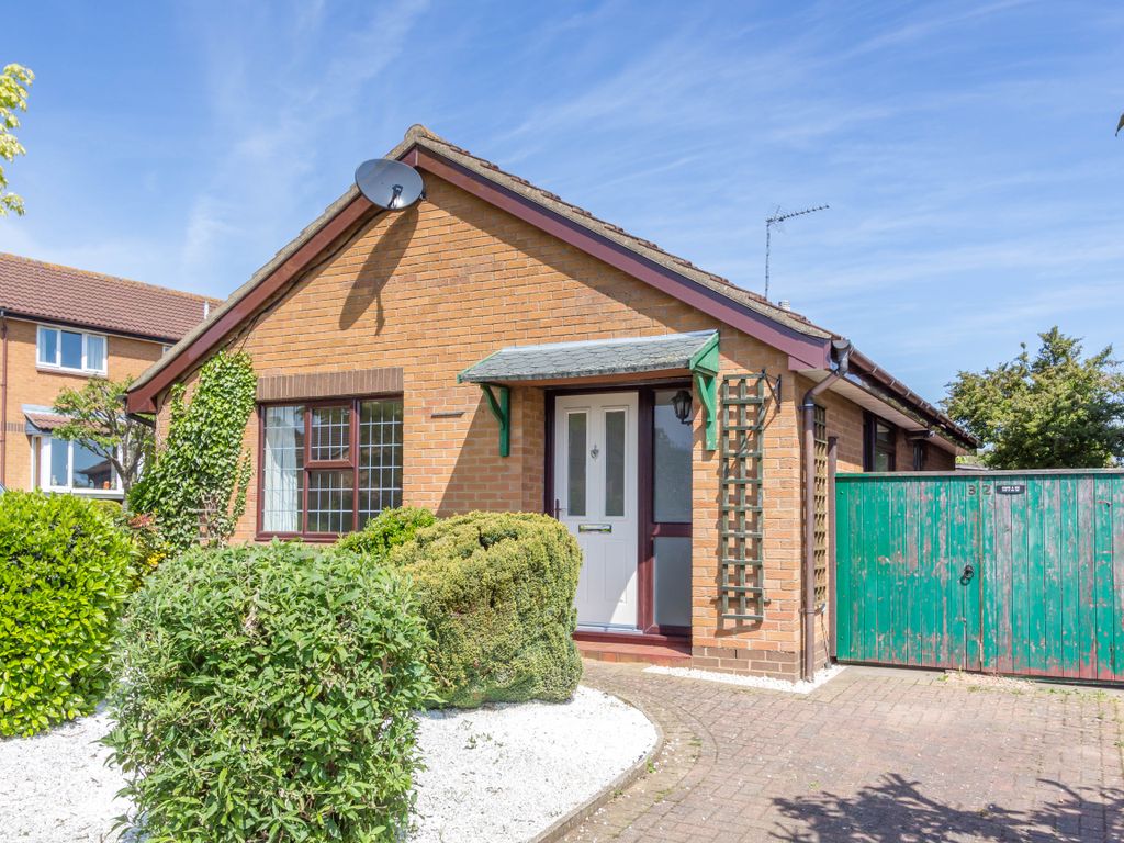 2 bed detached bungalow to rent in Grange Road, Redhill Grange