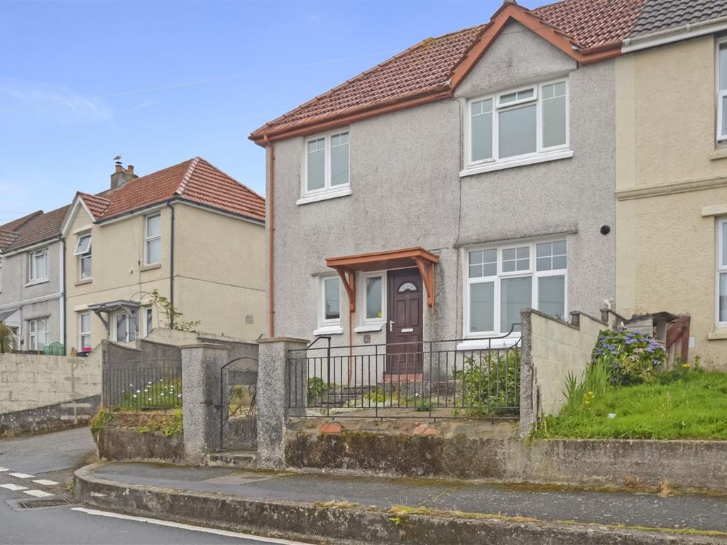 3 bed end terrace house for sale in Meadowbank Road, Falmouth TR11, £