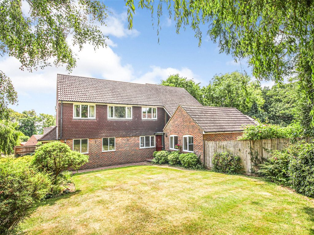 4 bed detached house for sale in Marlpit Close, Edenbridge, Kent TN8