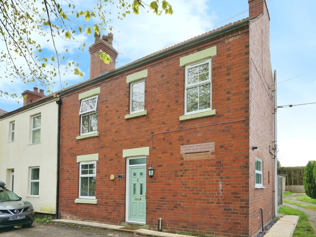 3 bed semidetached house for sale in Market Street, Church Gresley