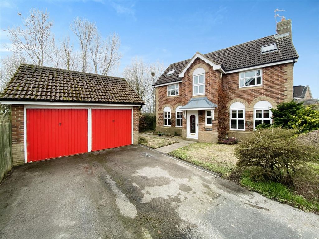 6 bed detached house for sale in Talisman Close, Sherburn Village