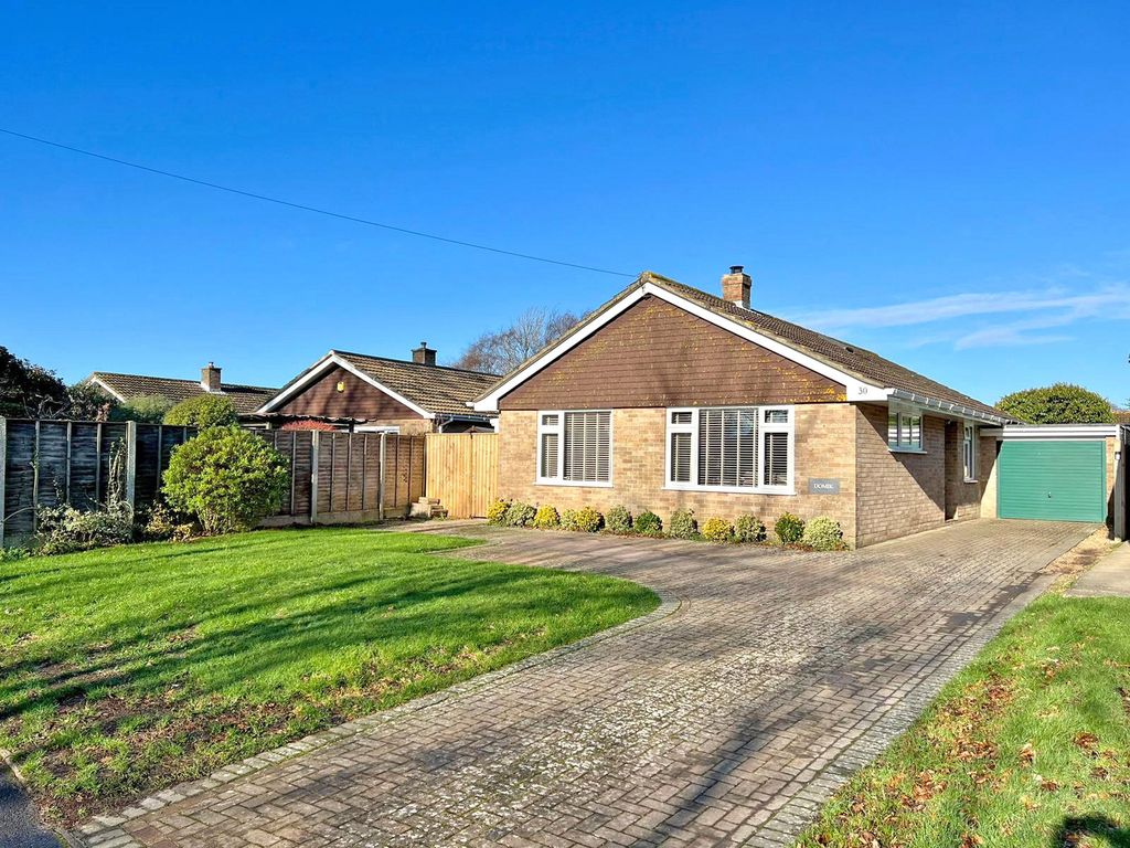 3 bed bungalow for sale in Old Christchurch Road, Everton, Lymington