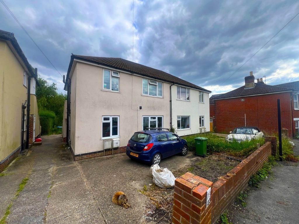 2 bed semidetached house to rent in Swift Road, Woolston, Southampton