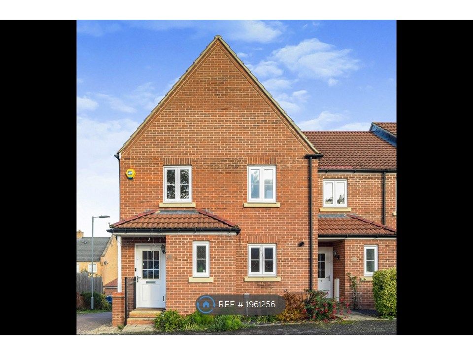 4 bed end terrace house to rent in Siskin Drive, Hemel Hempstead HP3, £