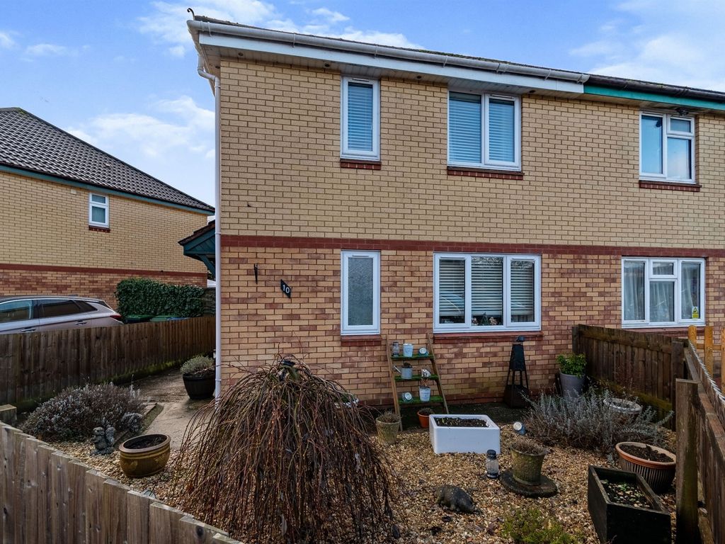3 bed semidetached house for sale in Kingsley Road, Chippenham SN14