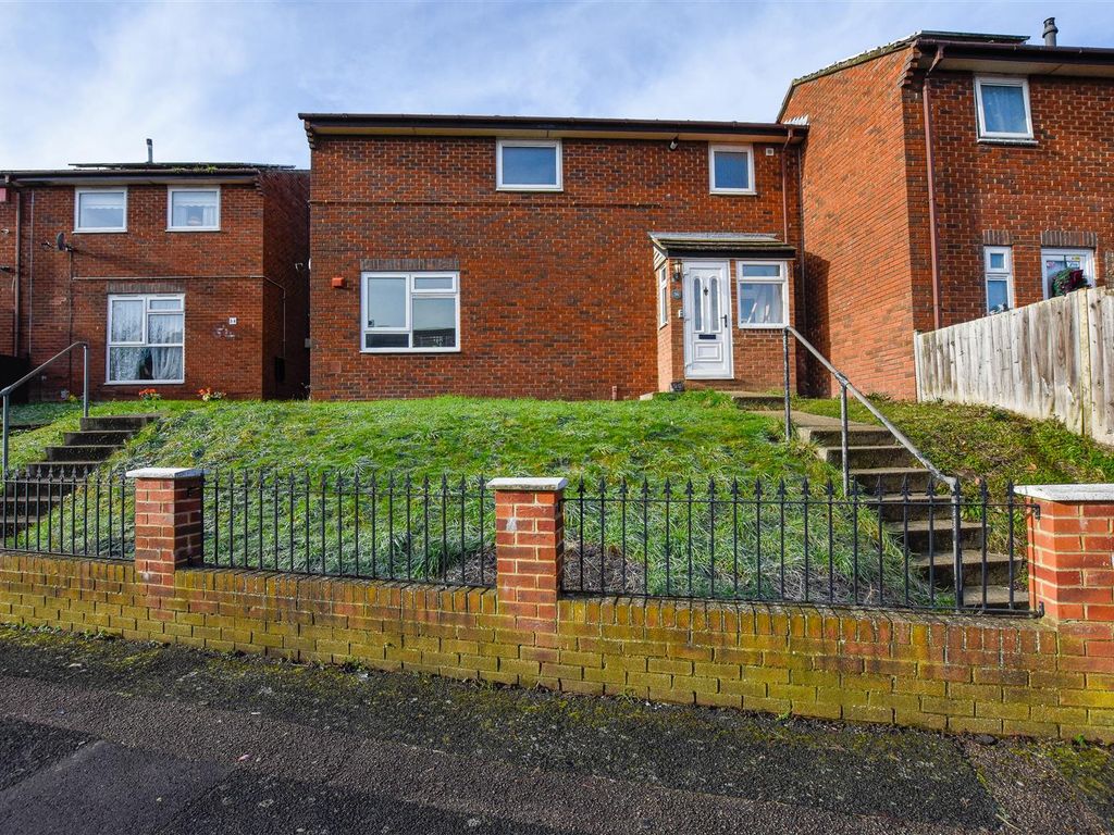 4 bed semidetached house for sale in Nansen Road, Gravesend DA12 Zoopla