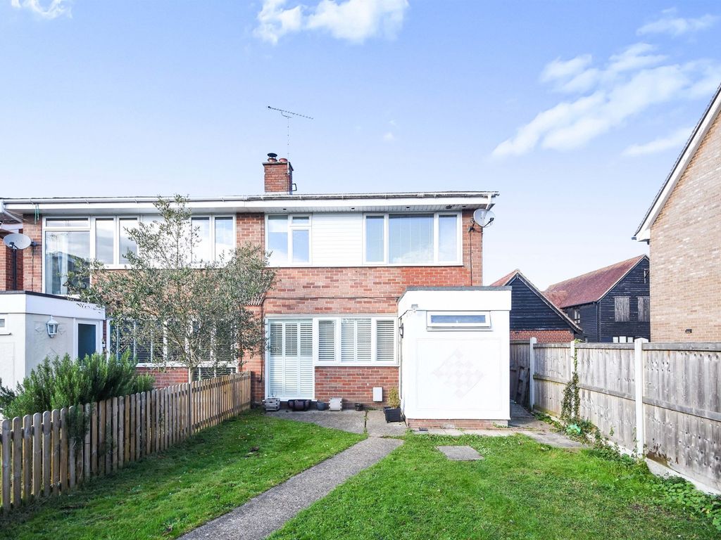 4 bed end terrace house for sale in Makemores, Rayne, Braintree CM77