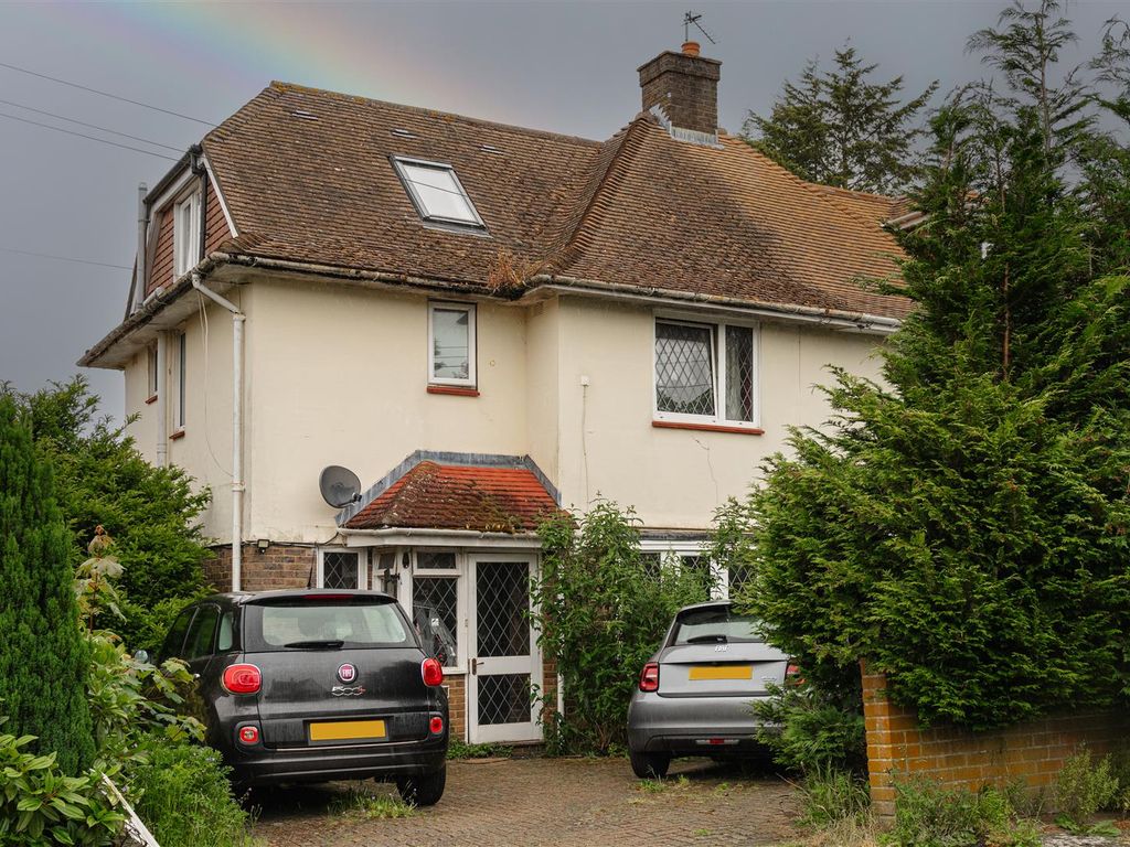 3 bed semidetached house for sale in Upland Way, Epsom KT18, £525,000