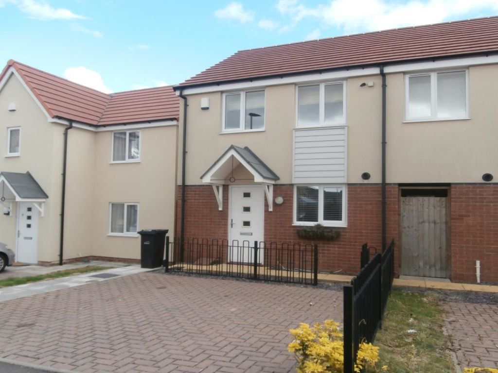 2 bed semidetached house to rent in Bradfield Way, Dudley, West