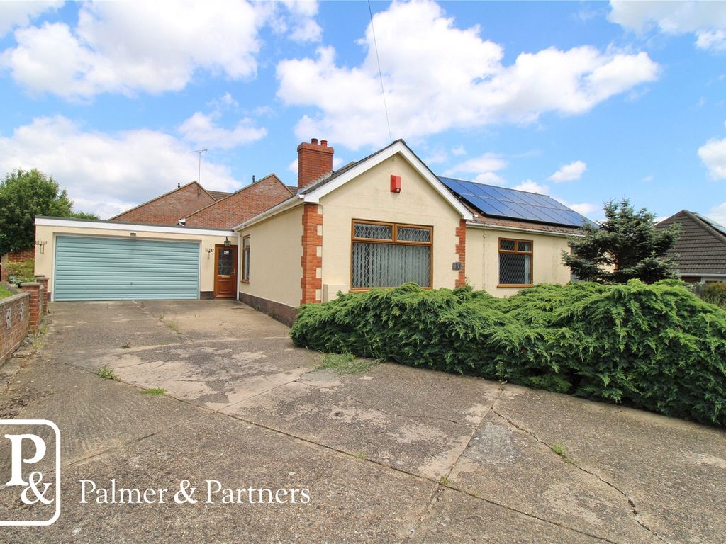 3 bed bungalow for sale in Rendham Road, Saxmundham, Suffolk IP17, £