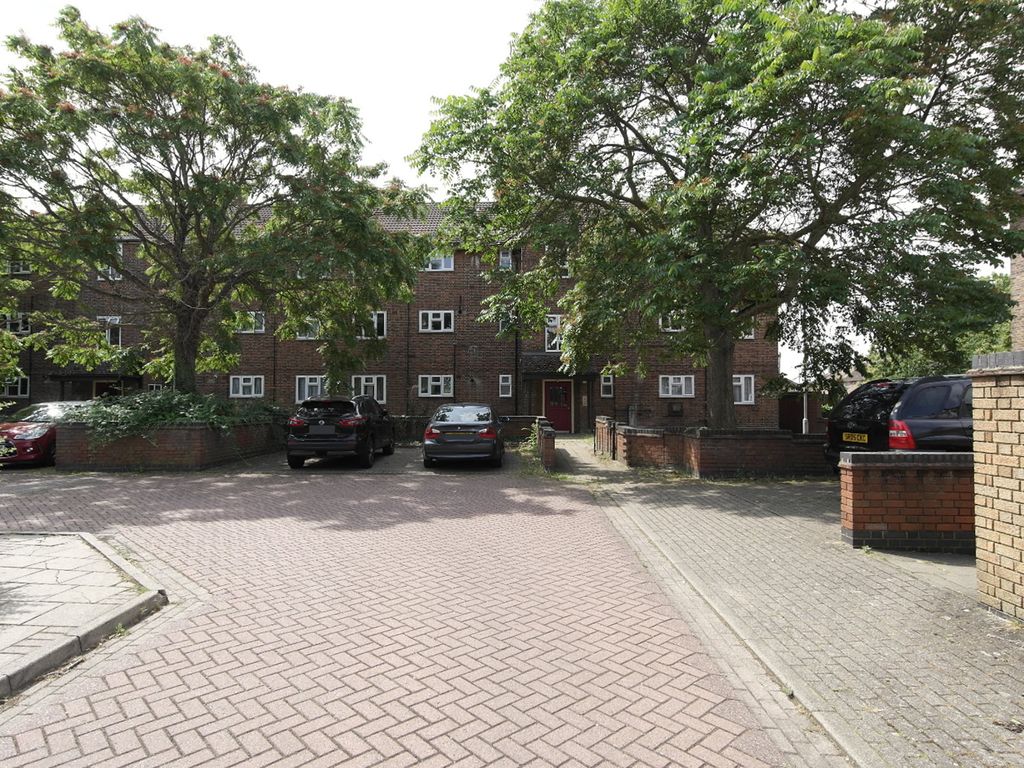1 bed flat for sale in Broxburn Drive, South Ockendon, Essex RM15, £