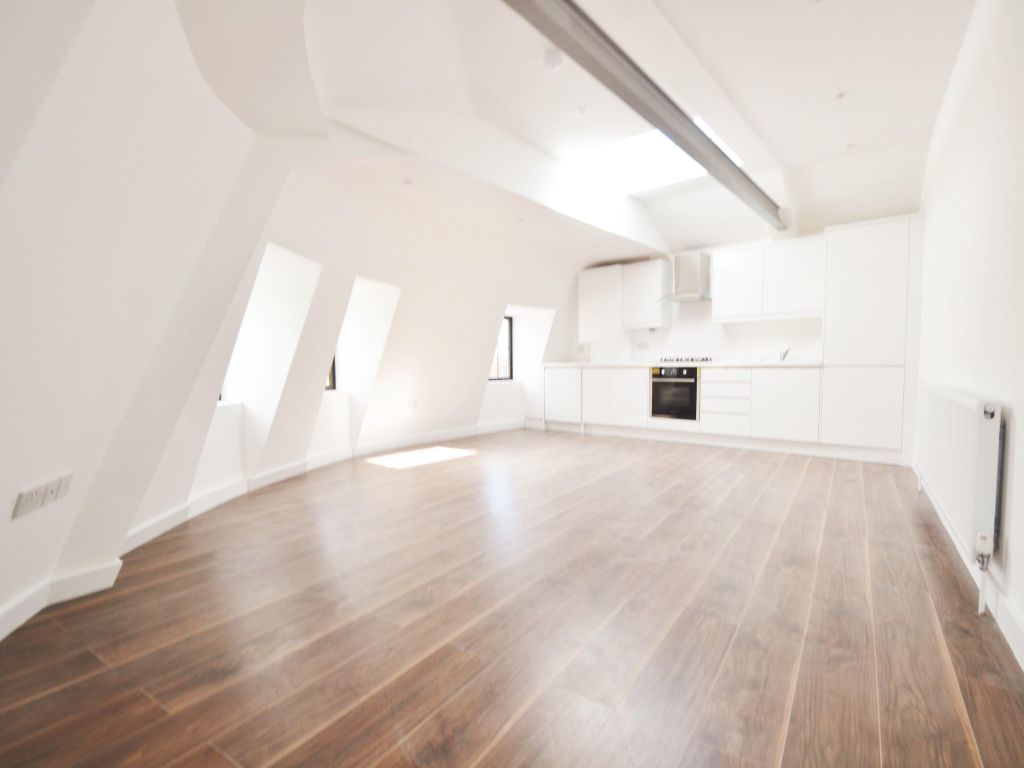 2 bed flat to rent in Kingsway House, Albion Road, Stoke Newington N16