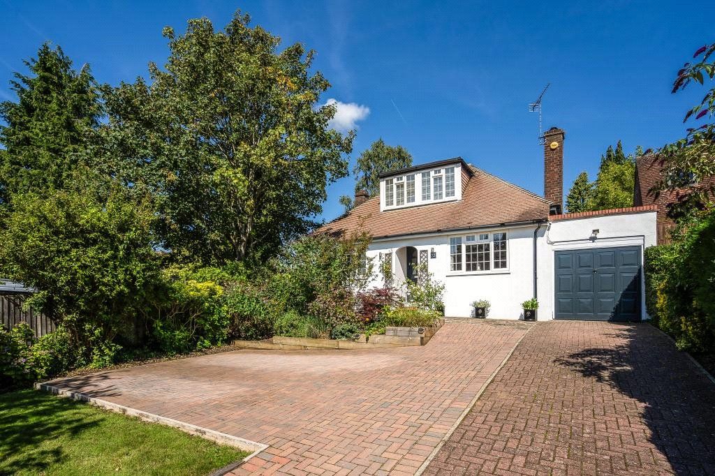 3 bed bungalow for sale in Pheasants Way, Rickmansworth, Hertfordshire