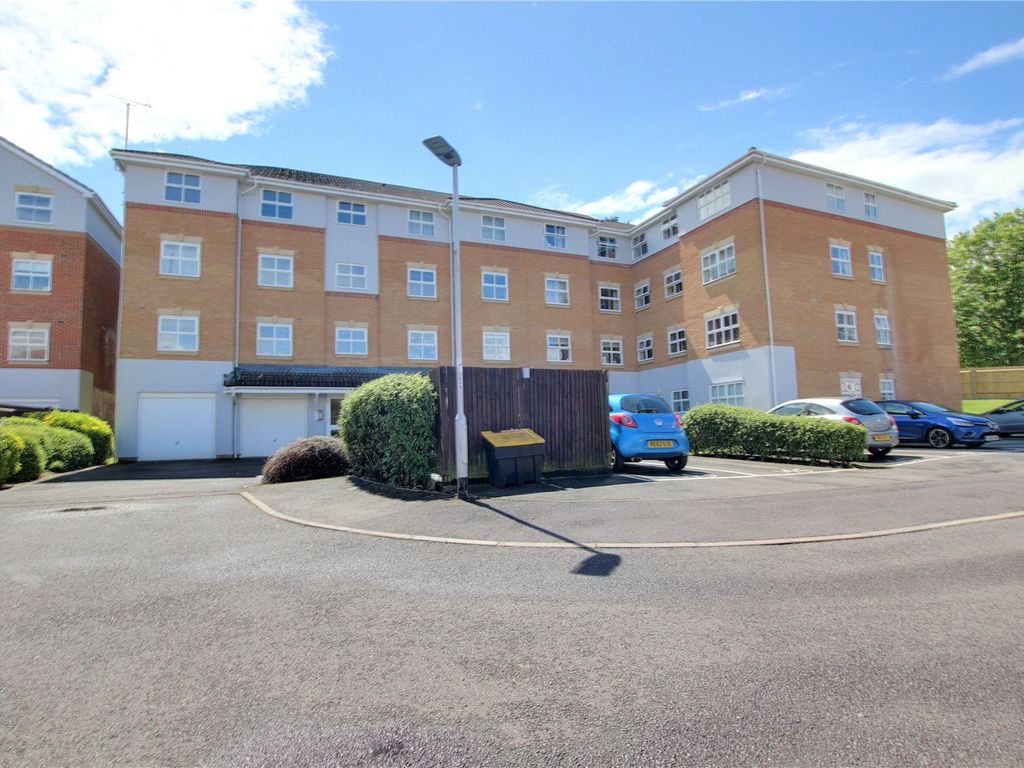 2 bed flat for sale in Elm Park, Reading, Berkshire RG30, £230,000 Zoopla