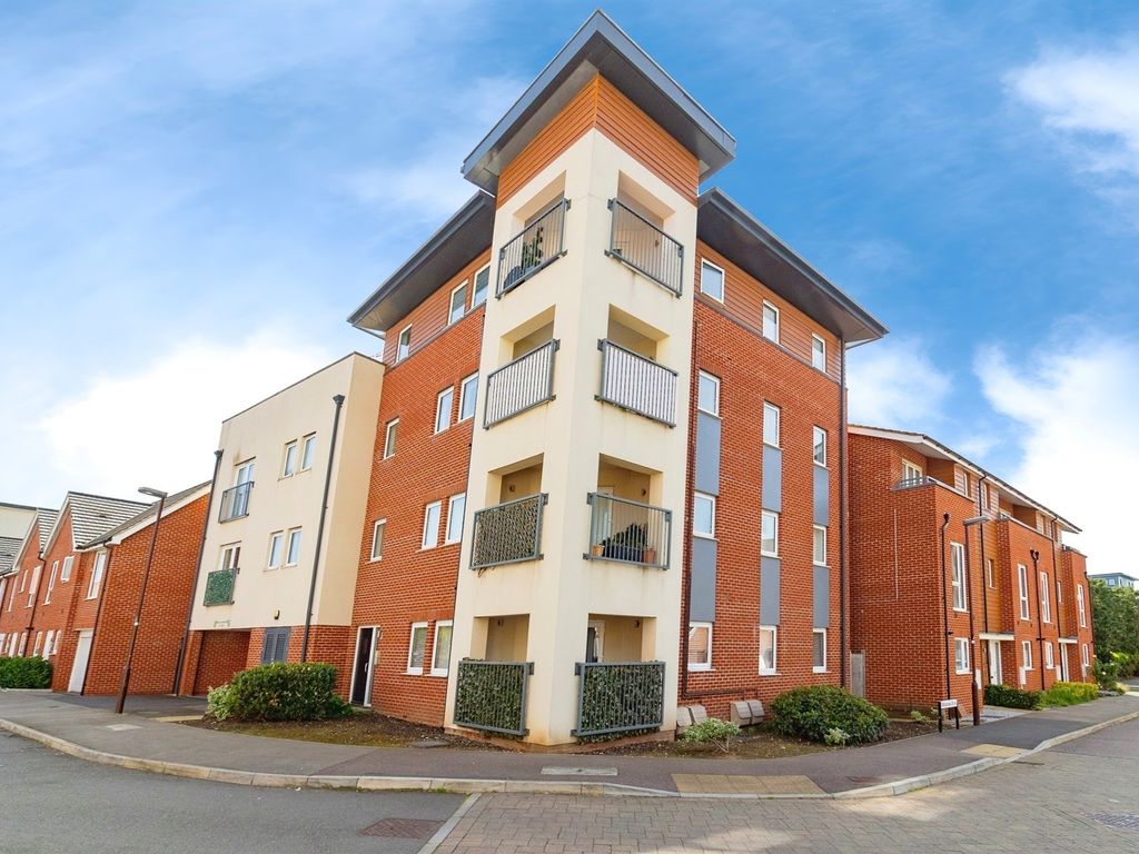2 bed flat for sale in Bowling Green Close, Bletchley, Milton Keynes