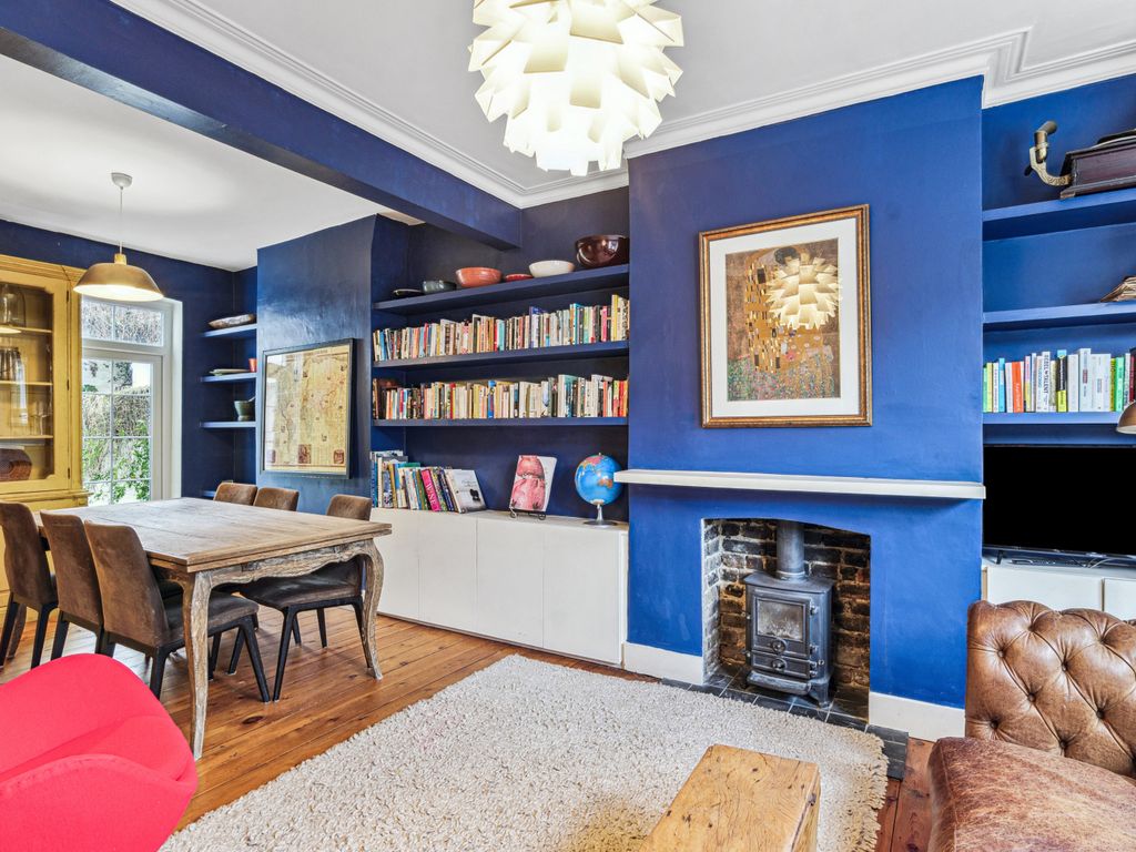 3 bed property to rent in Somerset Road, Acton Green W4, £5,000 pcm