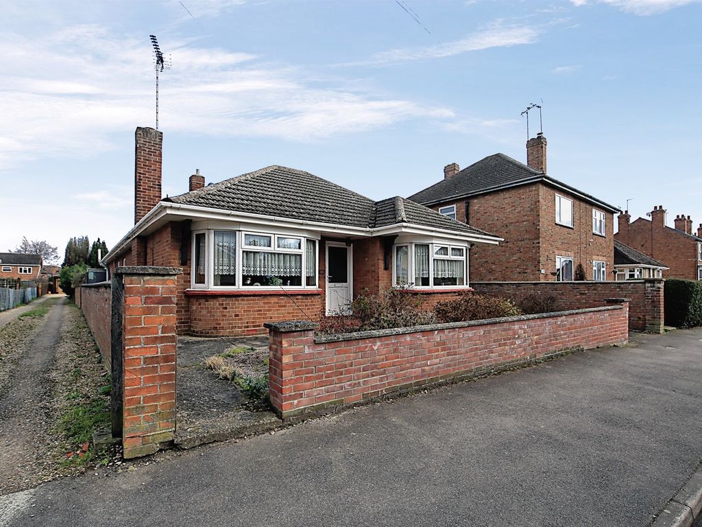 2 bed detached bungalow for sale in Carrington Road, Spalding PE11, £220,000 Zoopla