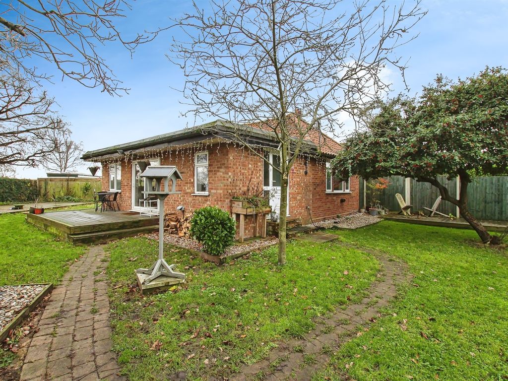 3 bed detached bungalow for sale in Cambridge Road, Stretham, Ely CB6