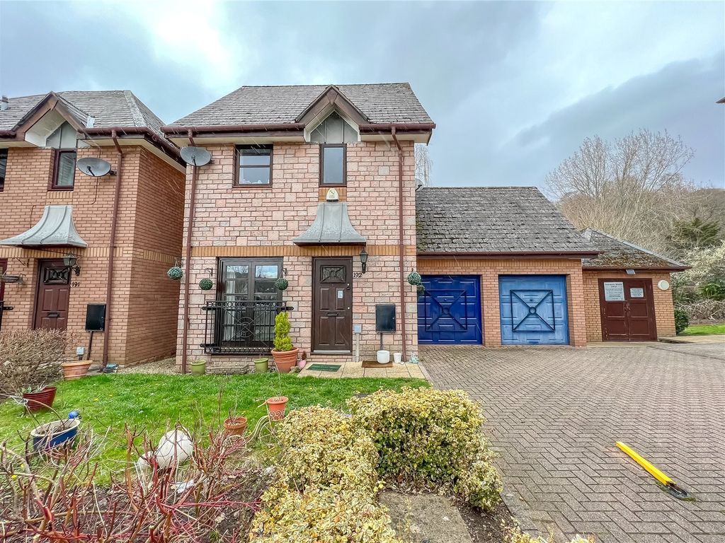 2 bed linkdetached house for sale in Butlers Walk, Crews Hole, Bristol