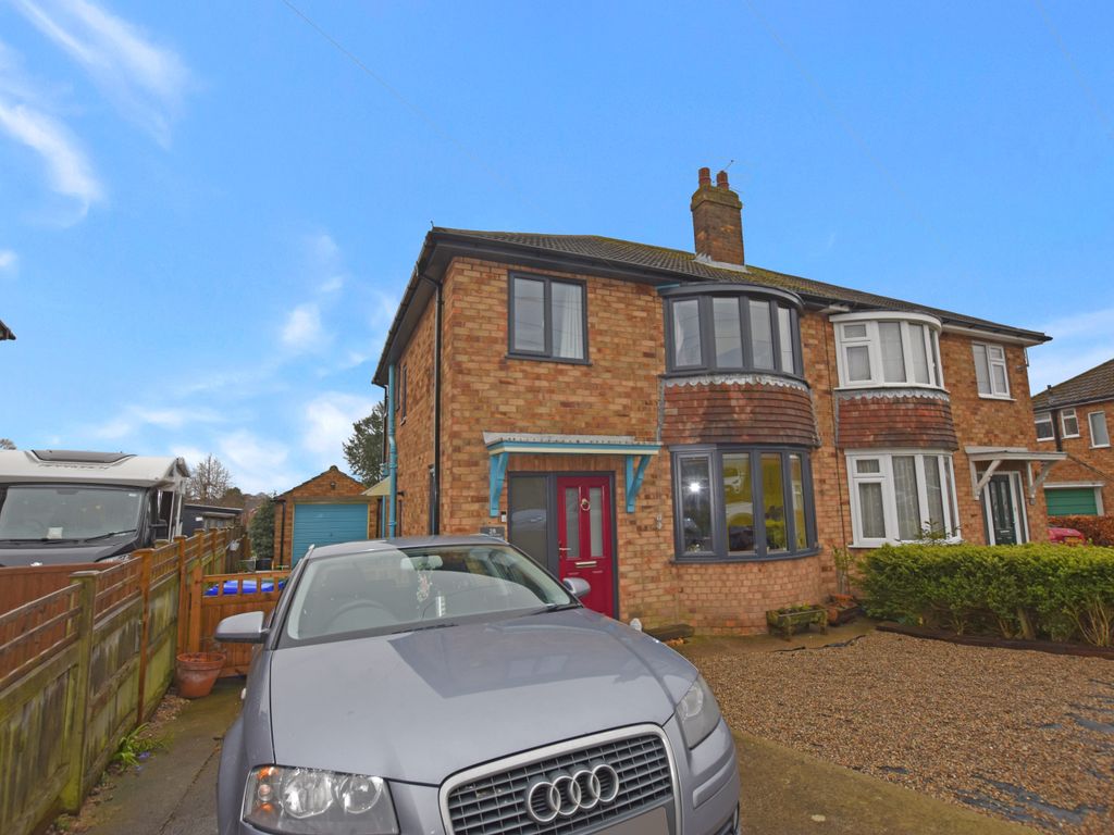 3 bed semidetached house for sale in Lady Ediths Park, Newby