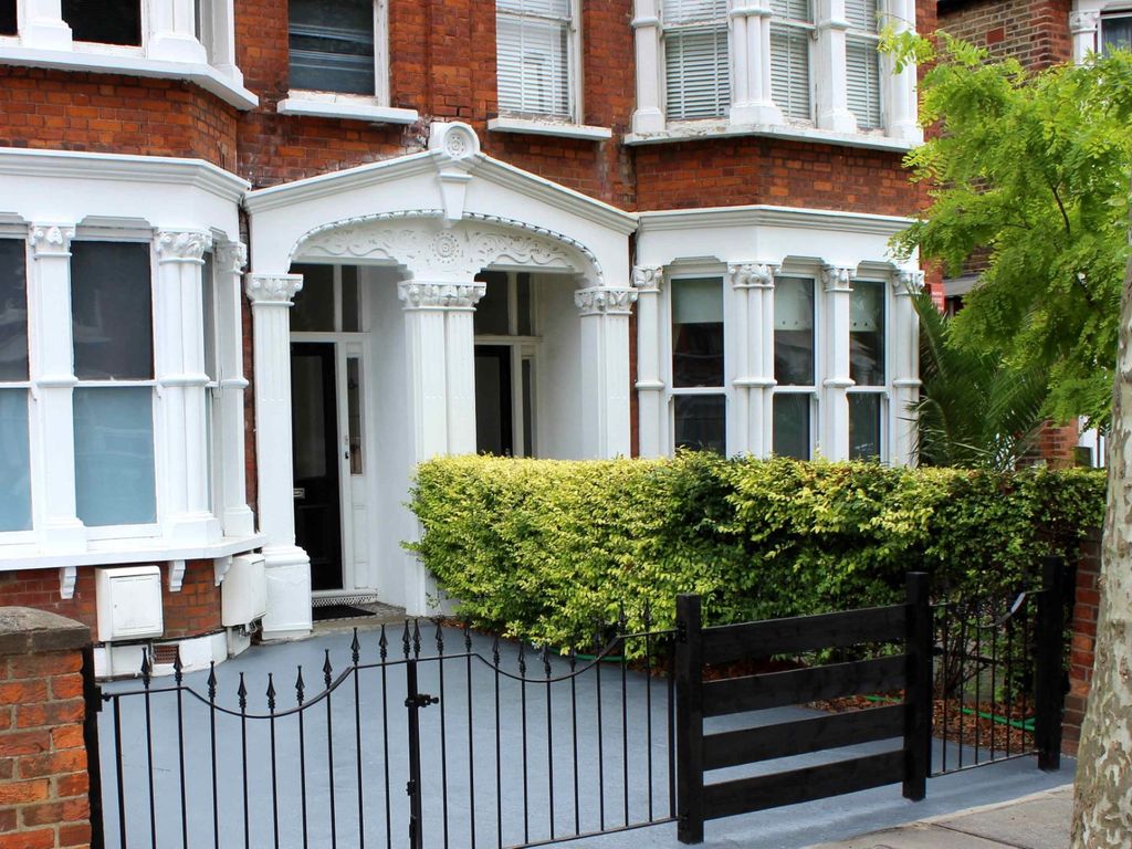 Studio to rent in Inchmery Road, Catford SE6, £1,150 pcm Zoopla