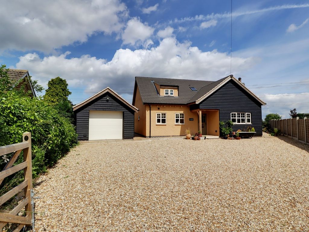 4 bed detached house for sale in Outgate, Ealand DN17, £430,000 Zoopla