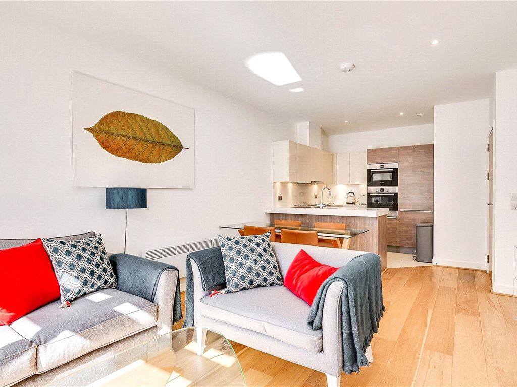 2 bed flat to rent in Bromyard House, Bromyard Avenue W3, £2,500 pcm