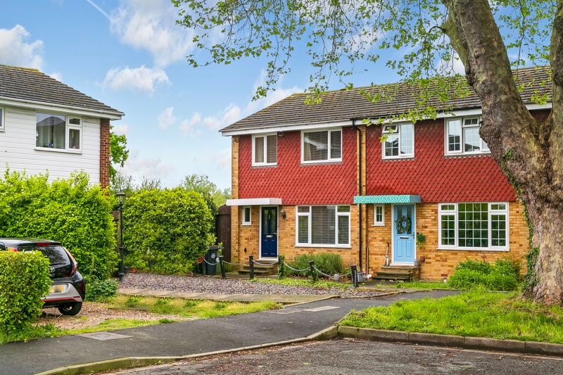 3 bed terraced house for sale in Fleetside, West Molesey KT8, £450,000