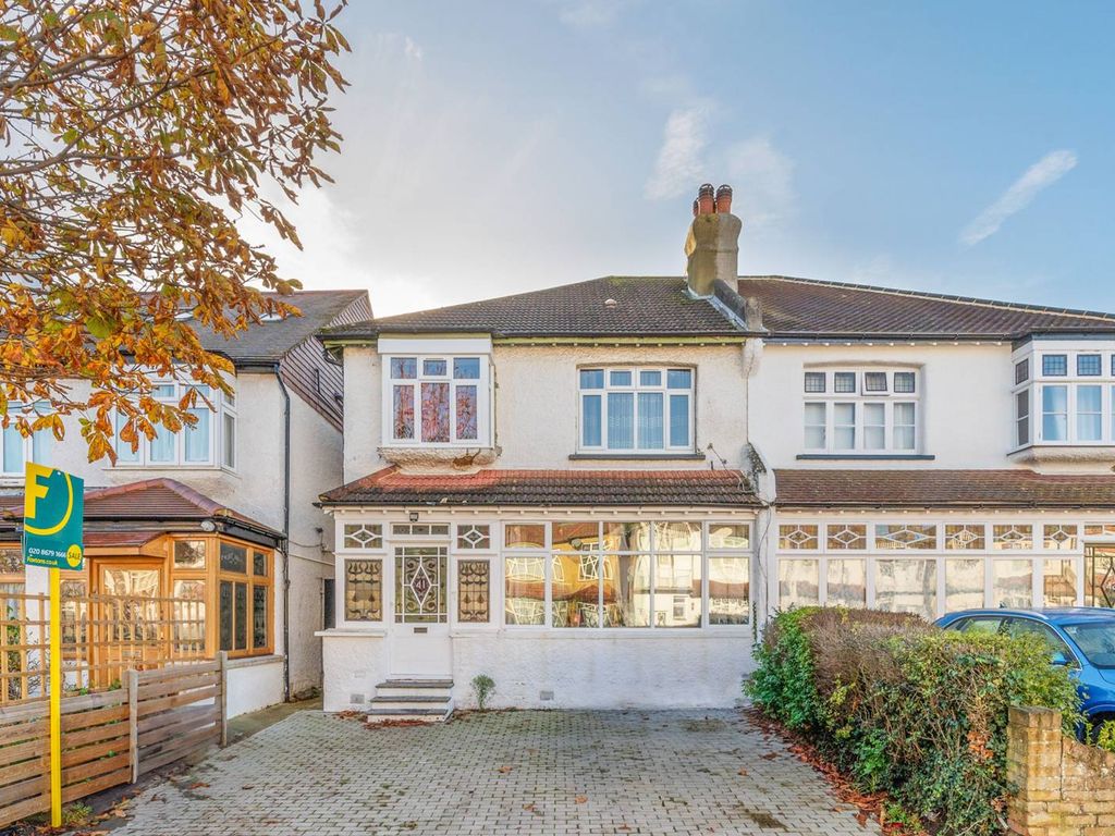 2 bed flat for sale in Beatrice Avenue, Norbury, London SW16, £375,000