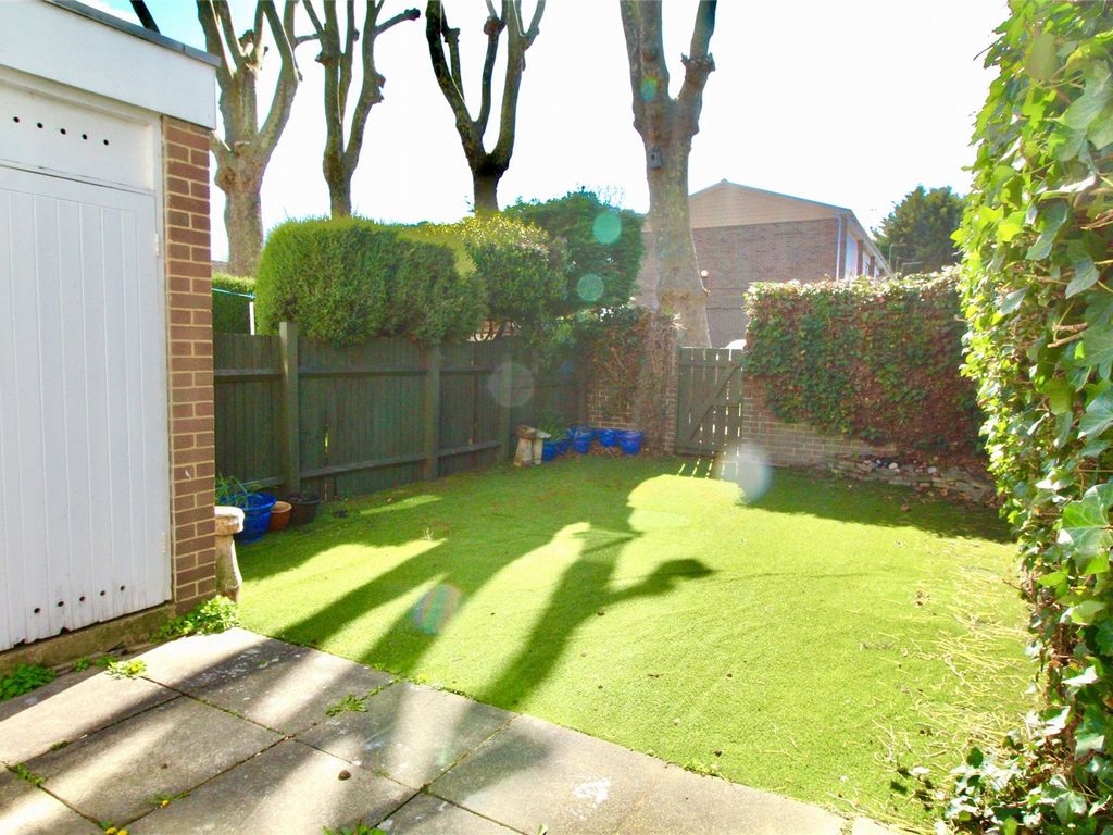 3 bed end terrace house to rent in Kidbrooke Park Close, London SE3