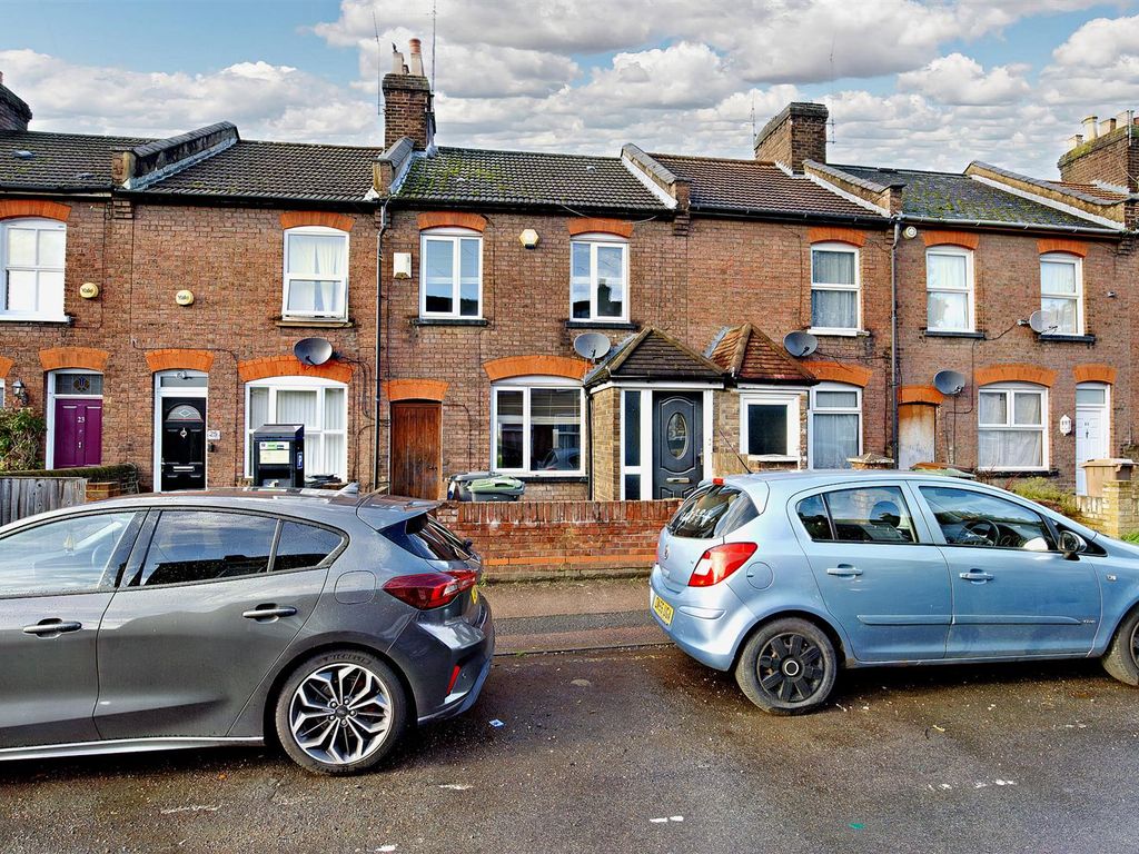 3 bed terraced house for sale in Edward Street, Luton LU2, £275,000