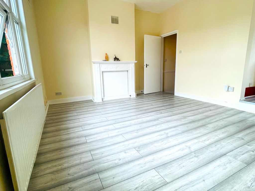 2 bed flat for sale in Claremont Road, Harrow HA3, £312,500 Zoopla