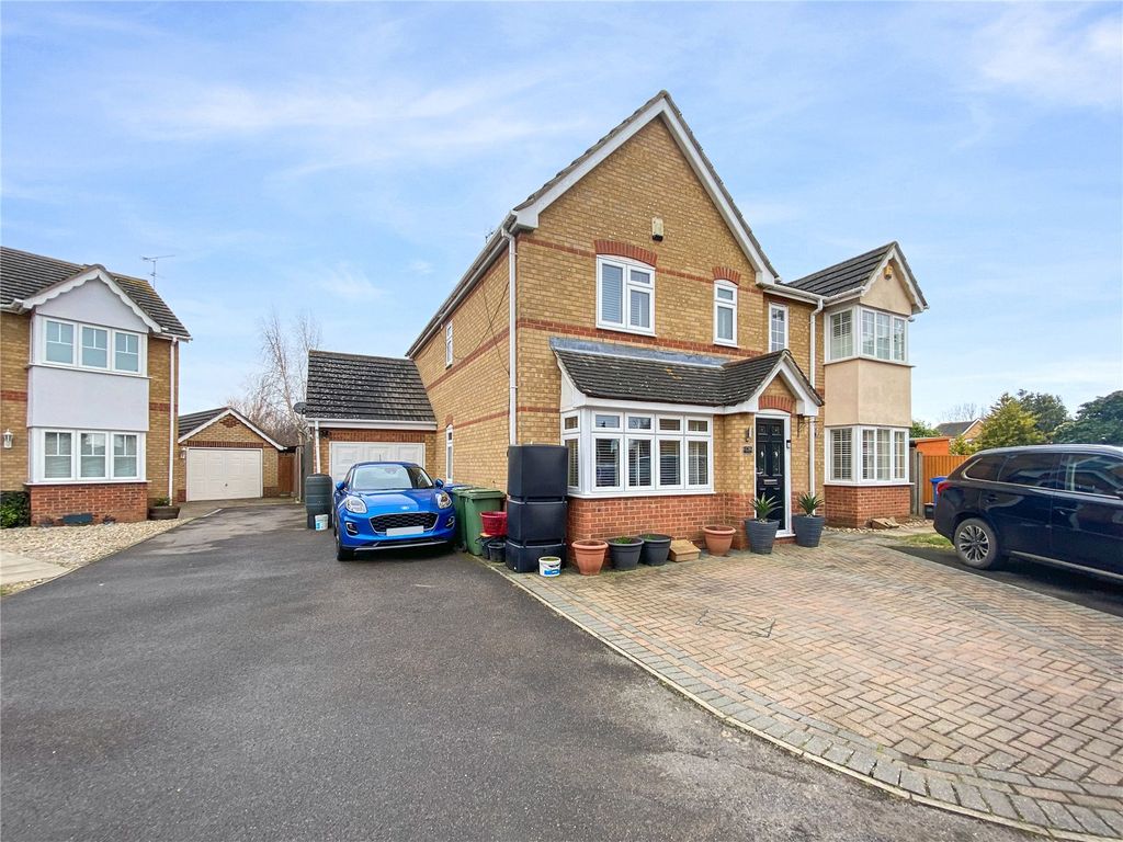 3 bed semidetached house for sale in Yeates Drive, Kemsley