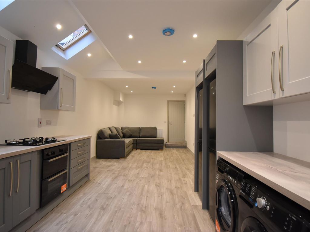 6 bed terraced house to rent in Tiverton Road, Selly Oak, Birmingham