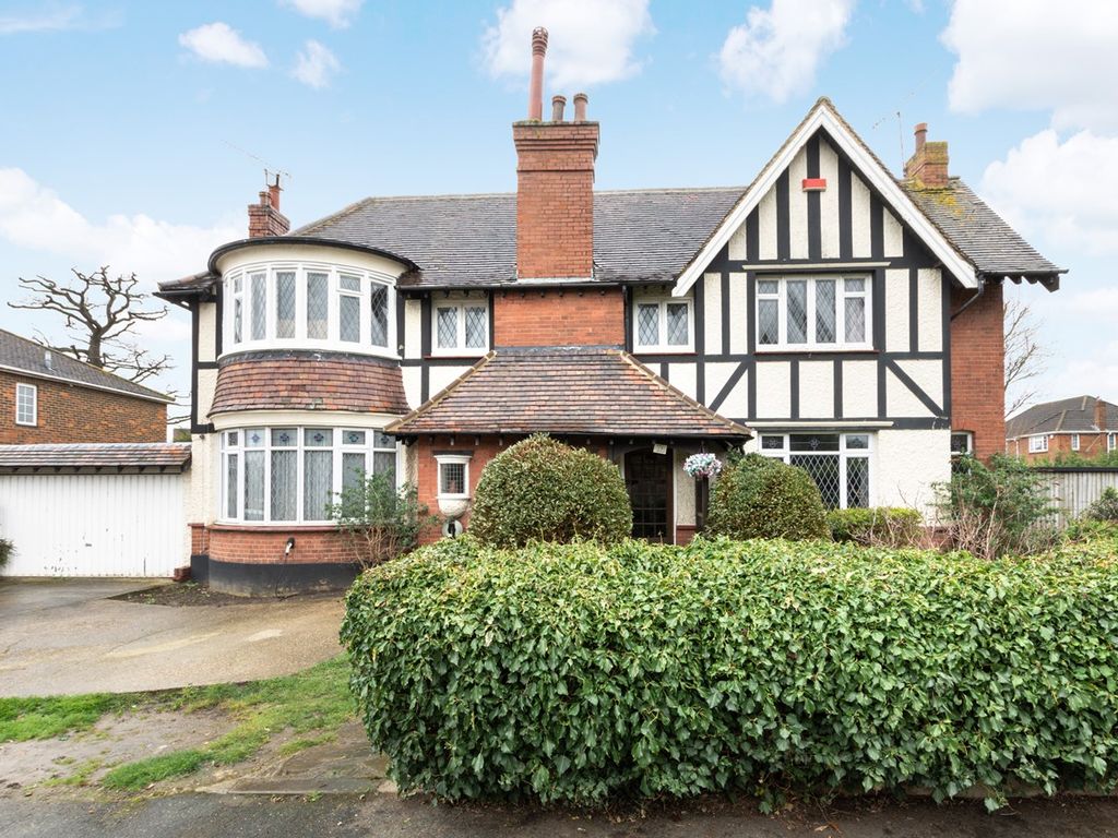 5 bed detached house for sale in Priestlands Park Road, Sidcup DA15