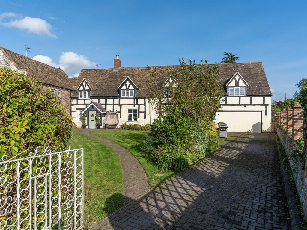 7 bed linkdetached house for sale in Frampton On Severn, Gloucester