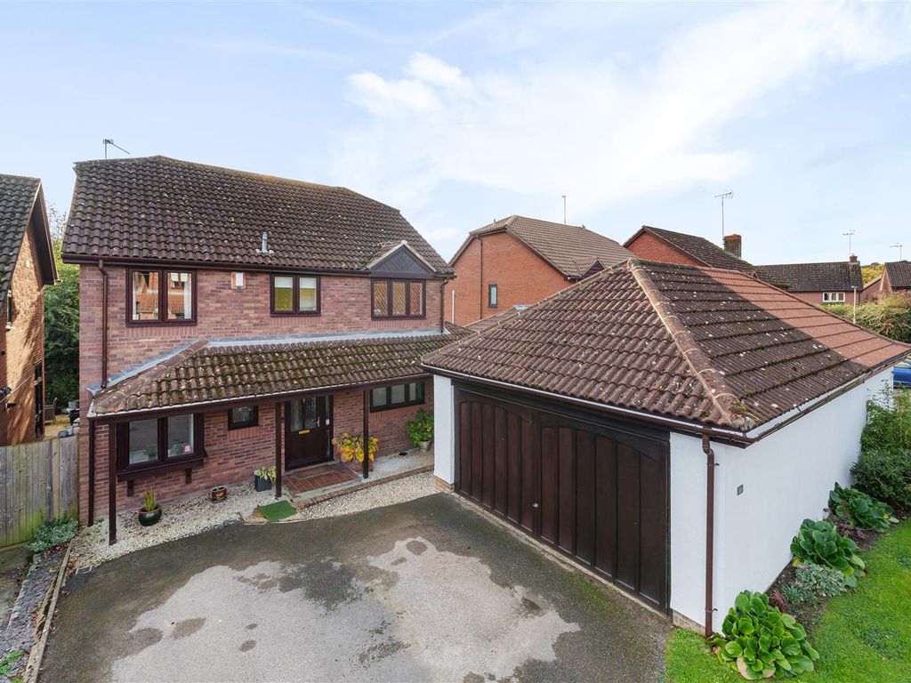 4 bed detached house for sale in Thorn Close, Wokingham, Berkshire RG41