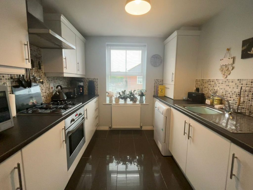 2 bed flat to rent in Brass Thill Way, South Shields NE33, £575 pcm