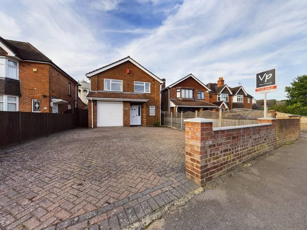 4 bed detached house for sale in Halls Road, Tilehurst, Reading RG30