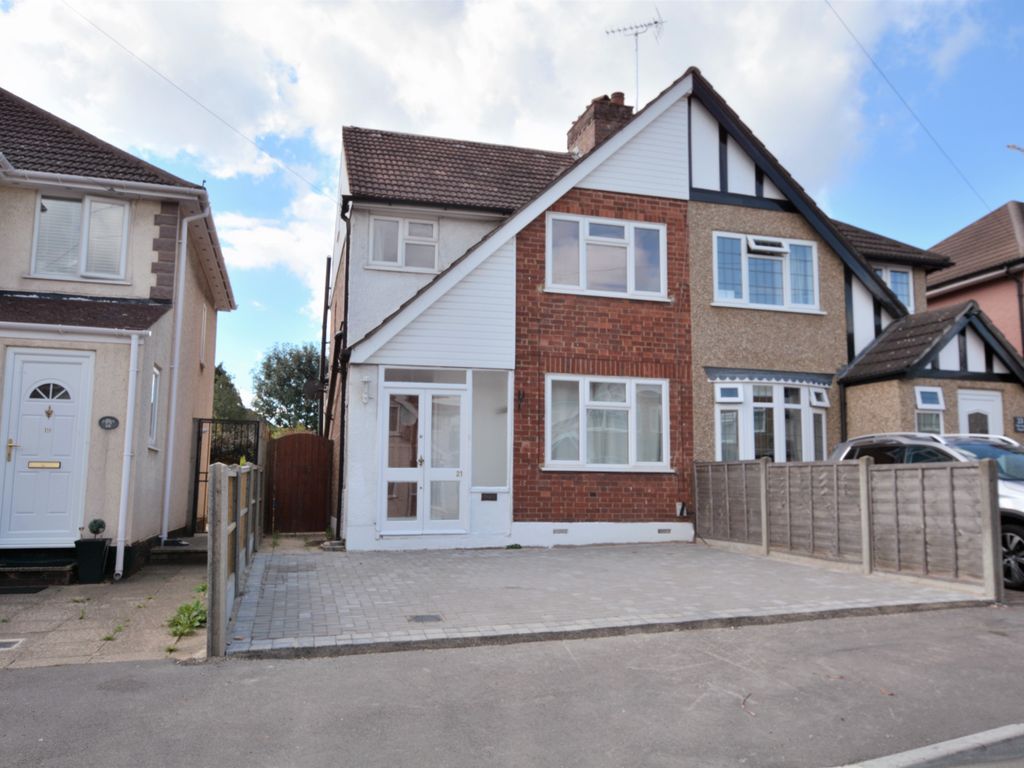 3 bed semidetached house to rent in Harvey Road, Hillingdon, Uxbridge