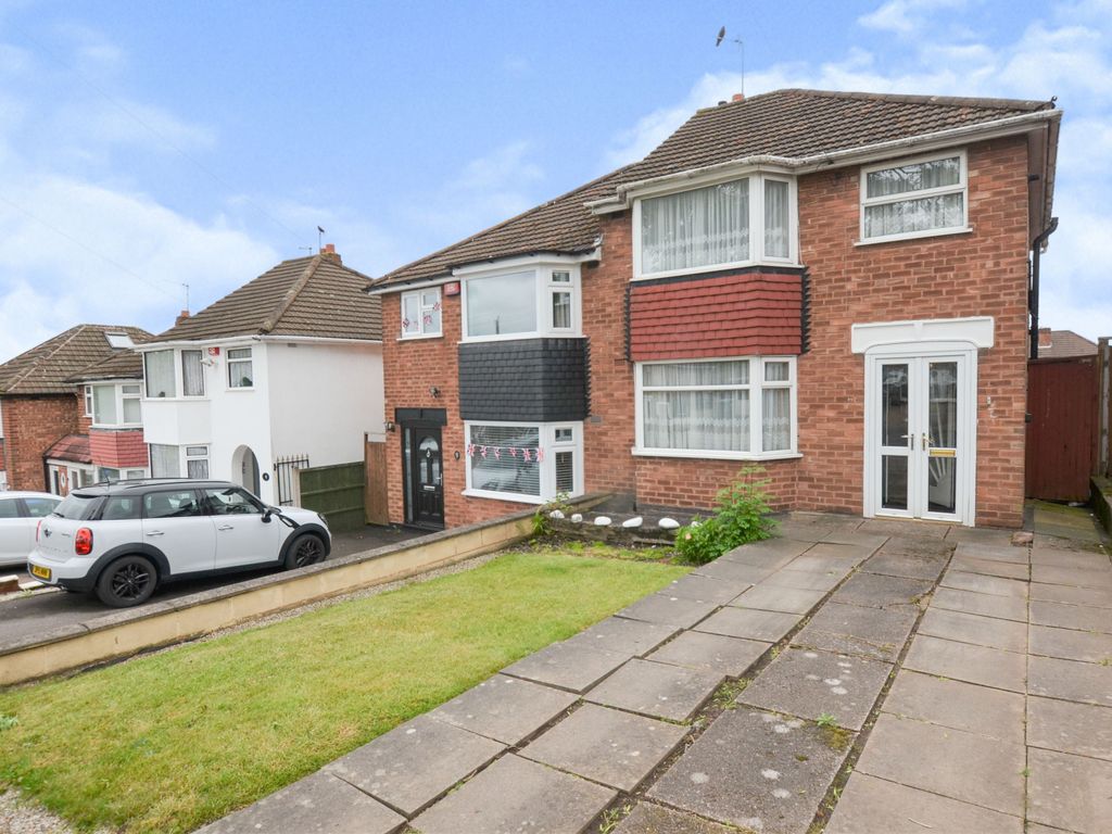 3 bed semidetached house for sale in Lechlade Road, Great Barr B43