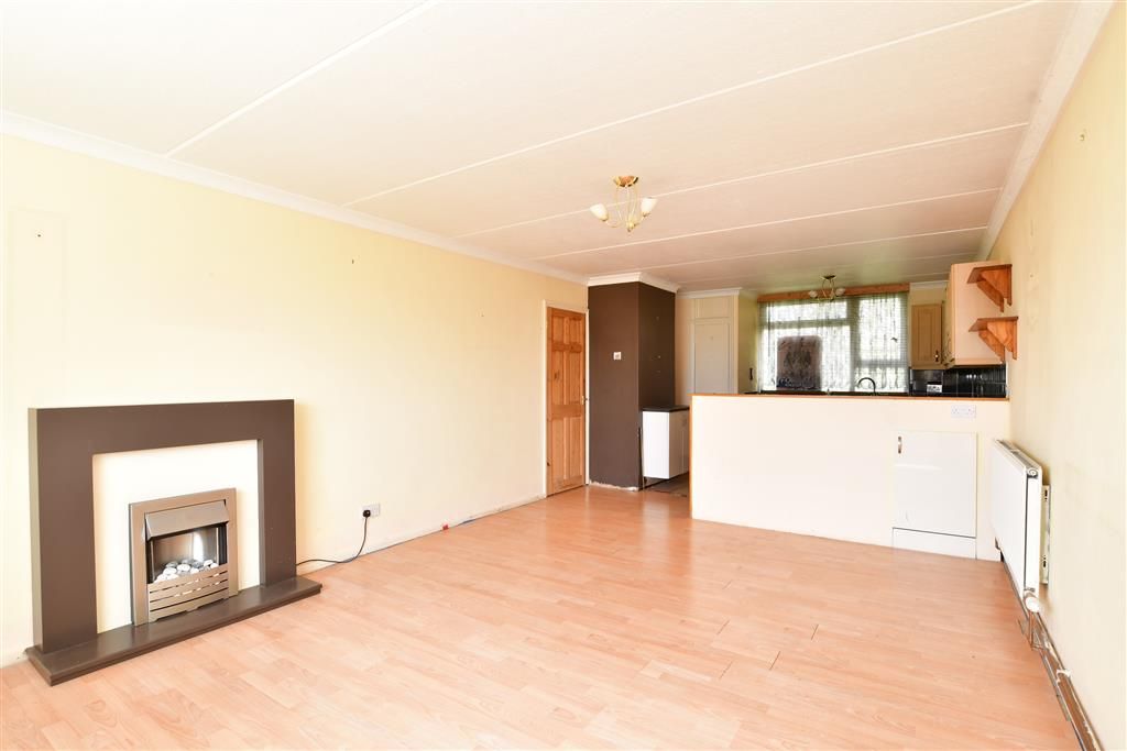 2 bed flat for sale in Humber Crescent, Strood, Rochester, Kent ME2, £