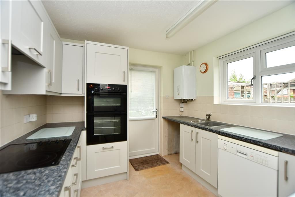 2 bed semidetached bungalow for sale in Roberts Road, Snodland, Kent