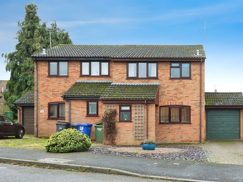 3 bed linkdetached house for sale in Southgate Drive, Towcester NN12