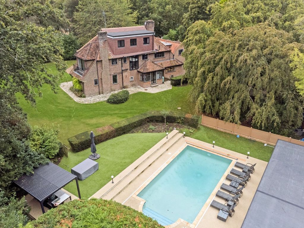 6 bed detached house for sale in Templewood Lane, Farnham Common
