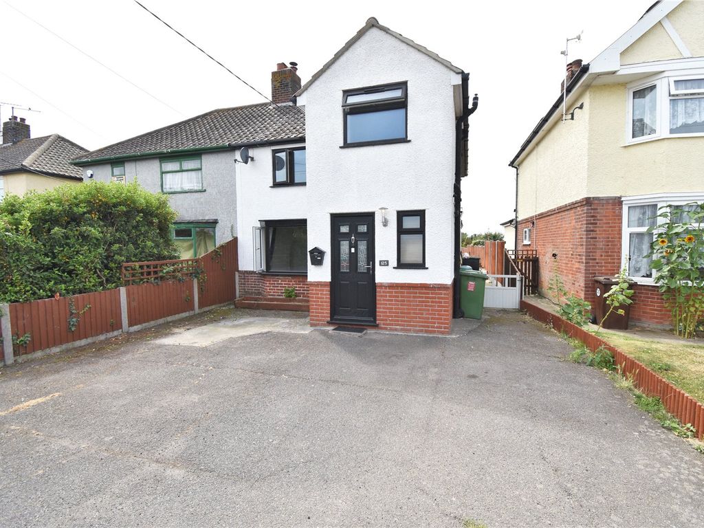3 bed semidetached house for sale in Harwich Road, Little Oakley